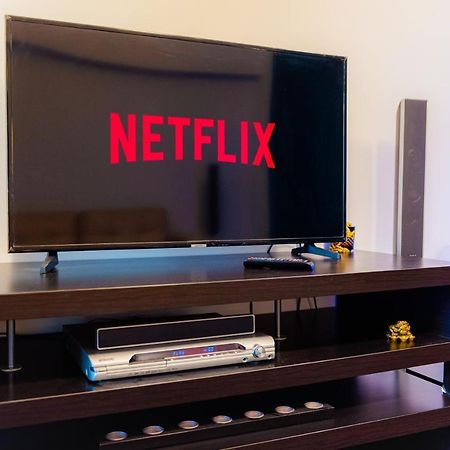 Comfy Apartment With Private Parking And Netflix Bucareste Exterior foto