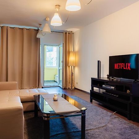 Comfy Apartment With Private Parking And Netflix Bucareste Exterior foto