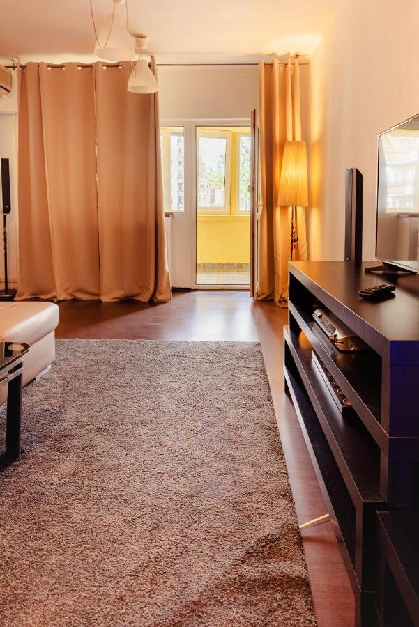 Comfy Apartment With Private Parking And Netflix Bucareste Exterior foto