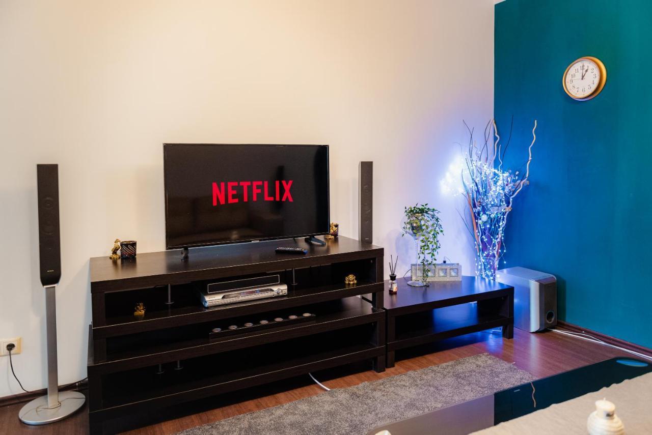 Comfy Apartment With Private Parking And Netflix Bucareste Exterior foto