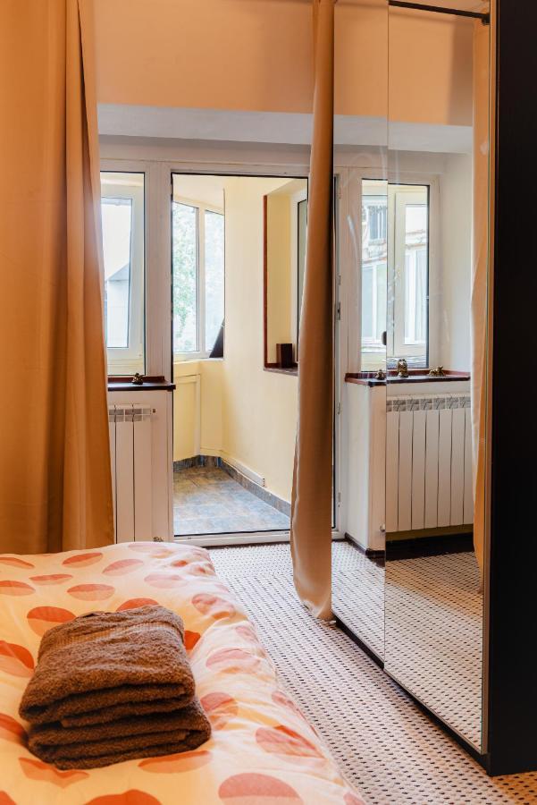 Comfy Apartment With Private Parking And Netflix Bucareste Exterior foto