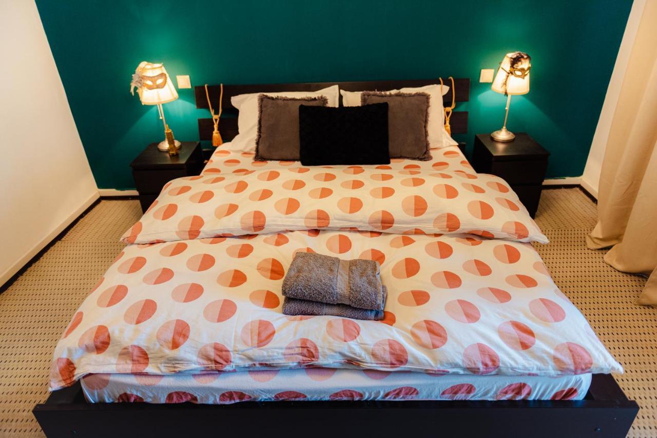 Comfy Apartment With Private Parking And Netflix Bucareste Exterior foto