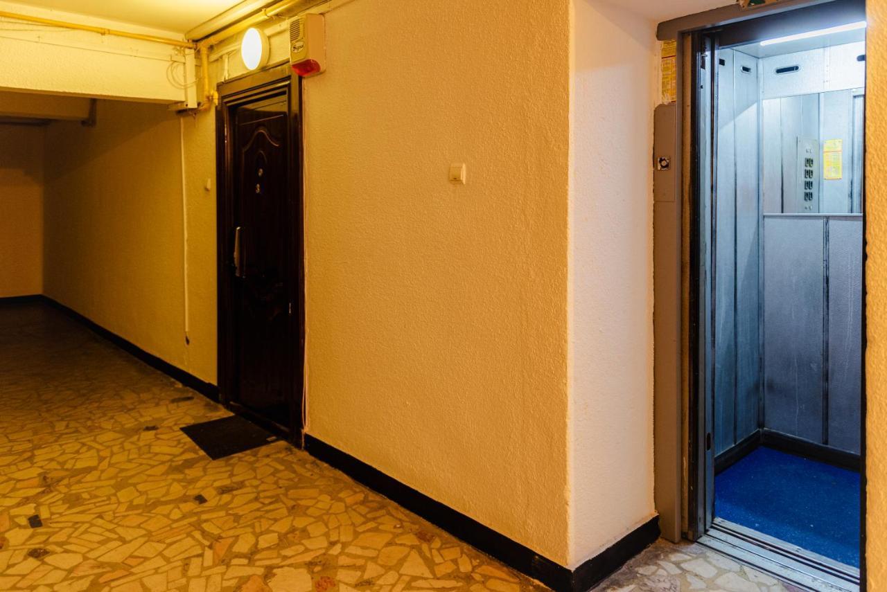 Comfy Apartment With Private Parking And Netflix Bucareste Exterior foto